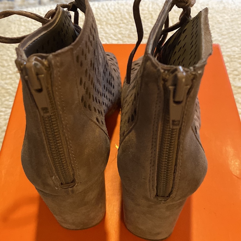 Laser Cut Booties - Picture 8 of 8